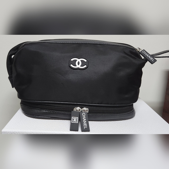 CHANEL 2024 Cosmetic/Vanity Bag with Bottom Zippered Compartment NWOT - Picture 4 of 14